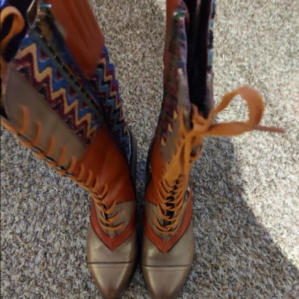 Women’s size 10 L’Artiste boot